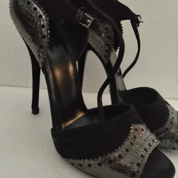 Gucci Black and Silver Women's Shoes - Picture 14 of 15